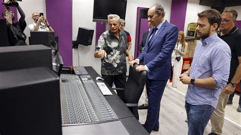 La Comunidad de Madrid abrirá 20 centros de capacitación .